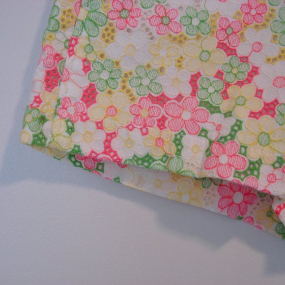 Lilly Pulitzer Floral Shorts Sloane Sunbonnet Eyelet Lace Pink Yellow Size 2 - Picture 10 of 16